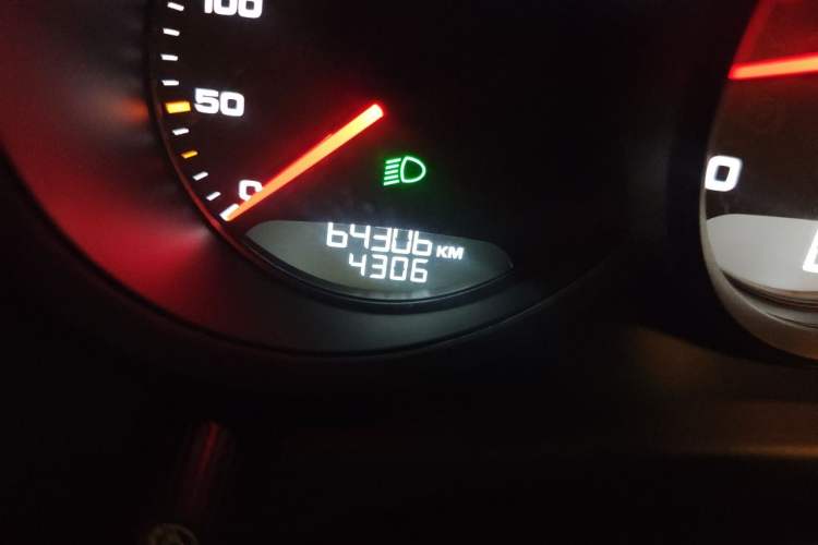 Used Porsche Macan 2018 Macan 2.0T Odometer Close Up