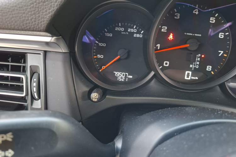 Used Porsche Macan 2018 Macan 2.0T Odometer Close Up