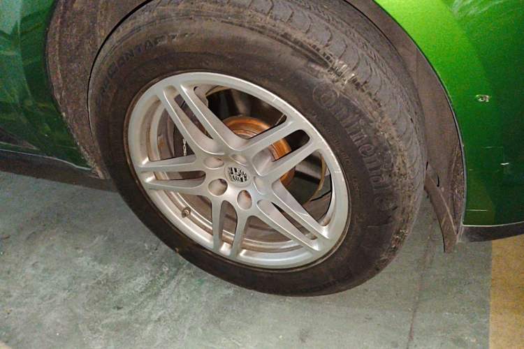 Used Porsche Macan 2018 Macan 2.0T Right Front Wheel Hub