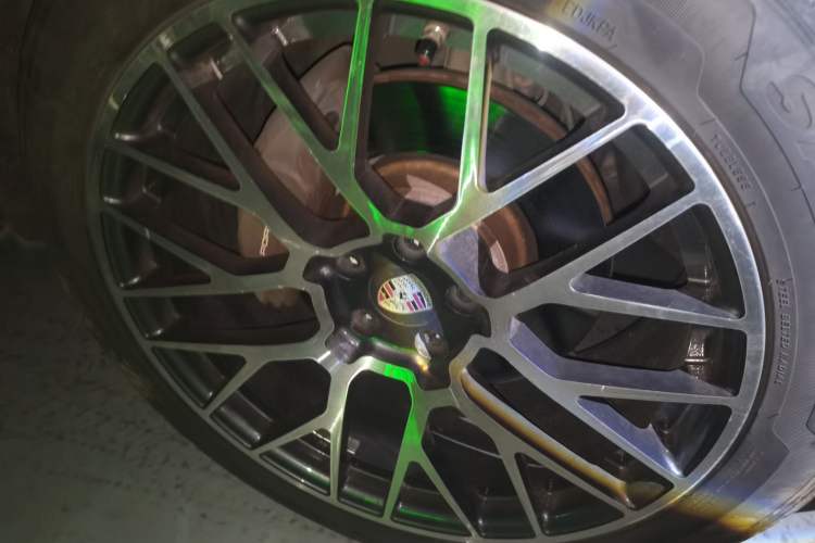 Used Porsche Macan 2018 Macan 2.0T Right Front Wheel Hub