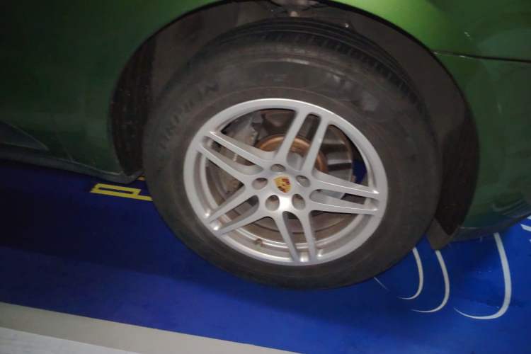 Used Porsche Macan 2018 Macan 2.0T Right Front Wheel Hub