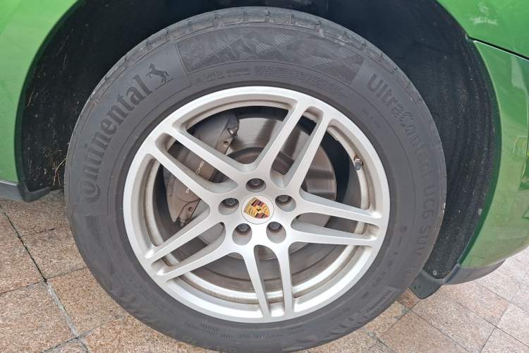 Used Porsche Macan 2018 Macan 2.0T Right Front Wheel Hub