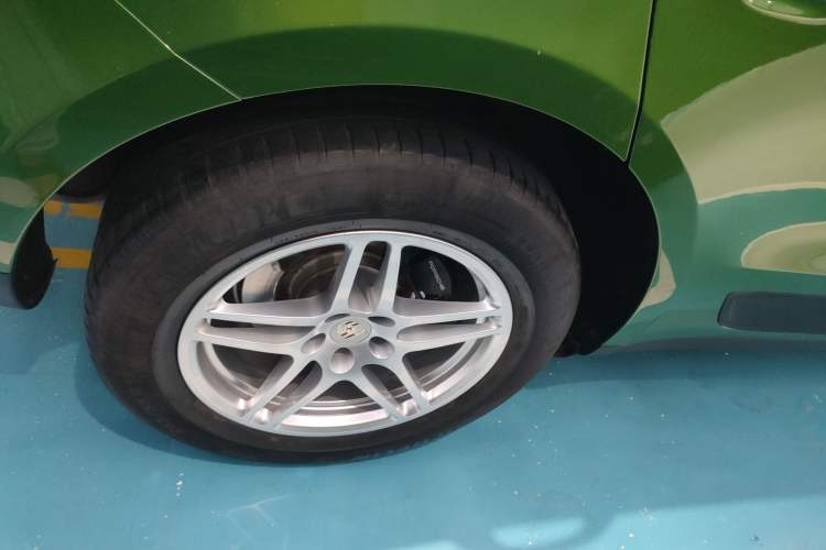 Used Porsche Macan 2018 Macan 2.0T Right Rear Wheel Hub