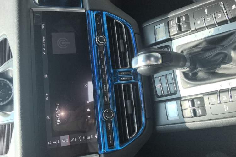Used Porsche Macan 2018 Macan 2.0T Audio And AC Panel