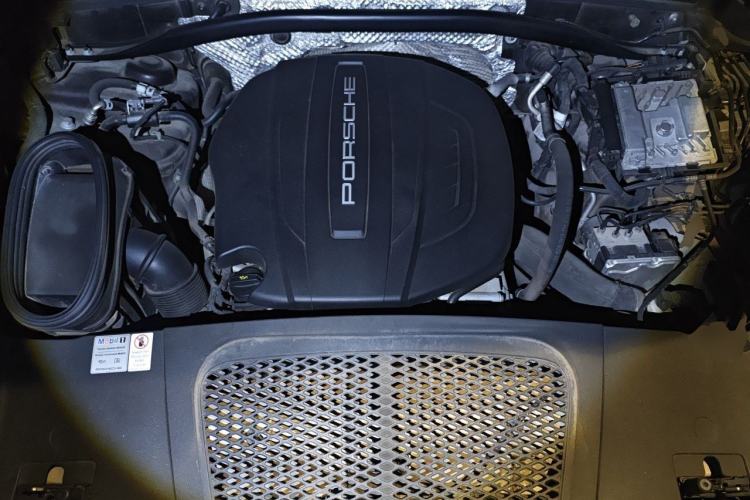 Used Porsche Macan 2018 Macan 2.0T Engine Bay