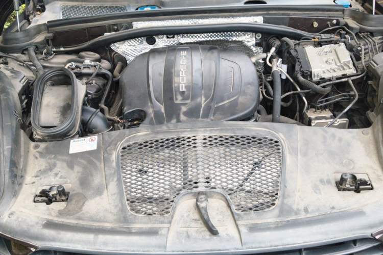 Used Porsche Macan 2018 Macan 2.0T Engine Bay