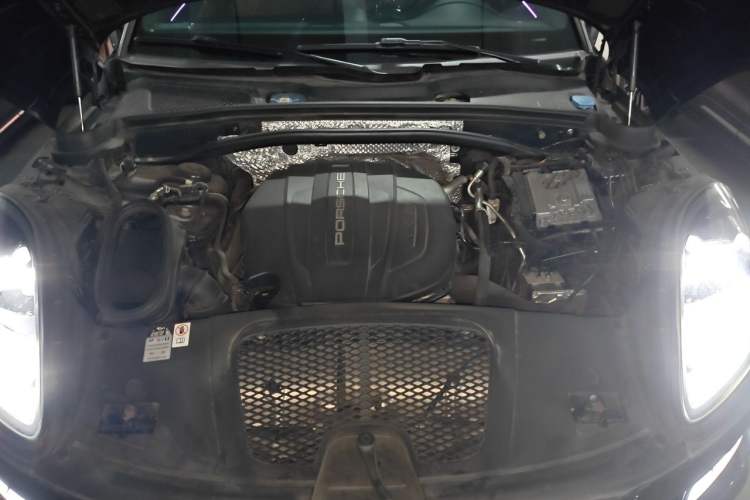 Used Porsche Macan 2018 Macan 2.0T Engine Bay