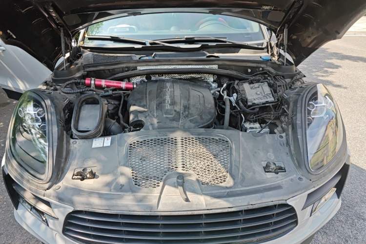 Used Porsche Macan 2018 Macan 2.0T Engine Bay