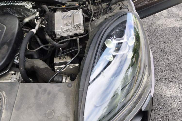 Used Porsche Macan 2018 Macan 2.0T Engine Bay Left