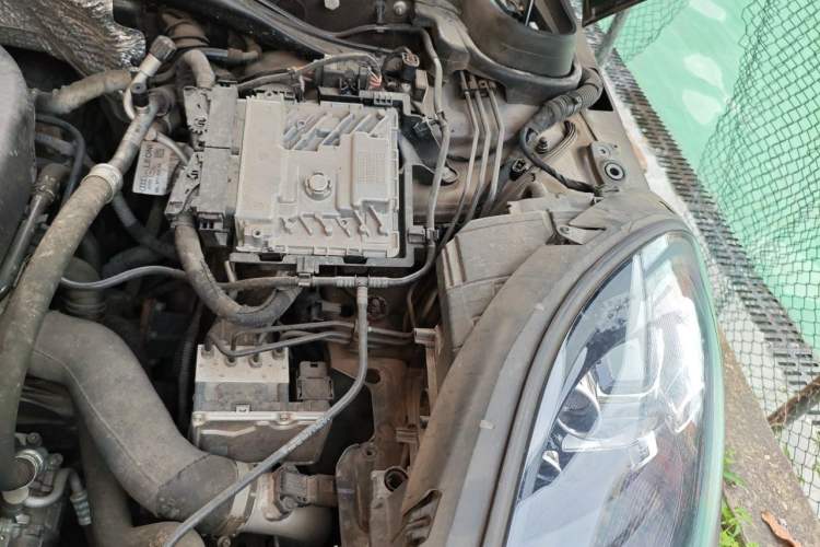 Used Porsche Macan 2018 Macan 2.0T Engine Bay Left