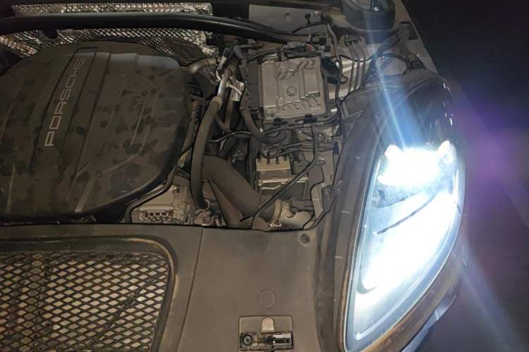 Used Porsche Macan 2018 Macan 2.0T Engine Bay Left