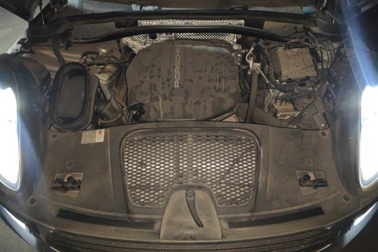 Used Porsche Macan 2018 Macan 2.0T Engine Bay