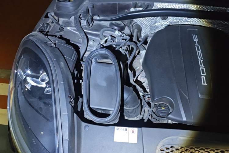 Used Porsche Macan 2018 Macan 2.0T Engine Bay Right