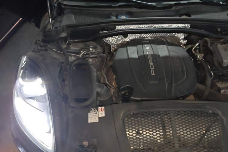 Used Porsche Macan 2018 Macan 2.0T Engine Bay Right