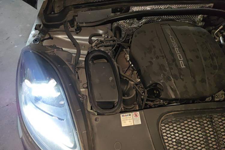 Used Porsche Macan 2018 Macan 2.0T Engine Bay Right