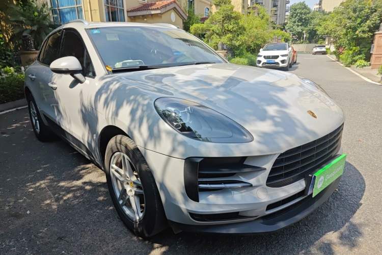 Used Porsche Macan 2018 Macan 2.0T Front Right 45 Deg
