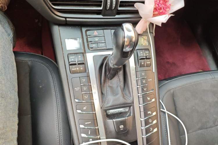 Used Porsche Macan 2018 Macan 2.0T Gear Lever