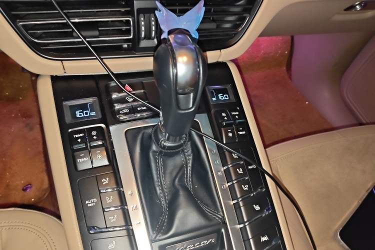 Used Porsche Macan 2018 Macan 2.0T Gear Lever