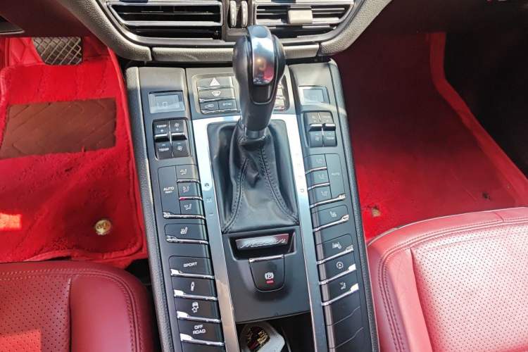 Used Porsche Macan 2018 Macan 2.0T Gear Lever