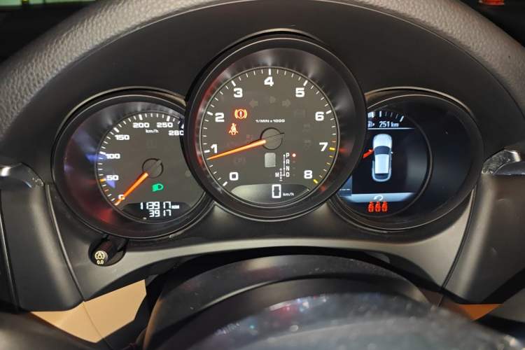 Used Porsche Macan 2018 Macan 2.0T Instrument Cluster