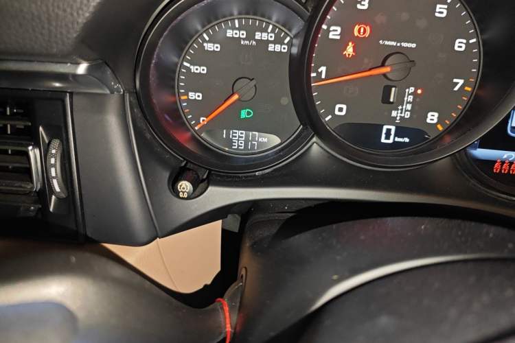 Used Porsche Macan 2018 Macan 2.0T Odometer Close Up