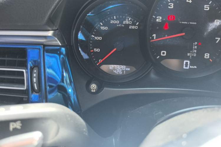 Used Porsche Macan 2018 Macan 2.0T Odometer Close Up