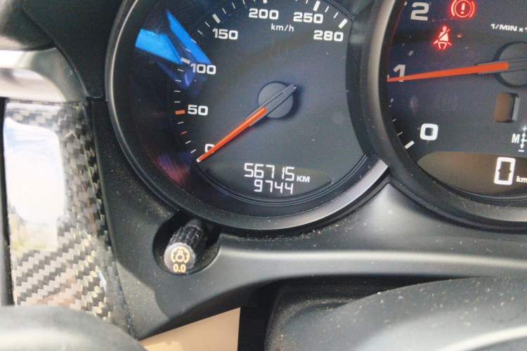 Used Porsche Macan 2018 Macan 2.0T Odometer Close Up