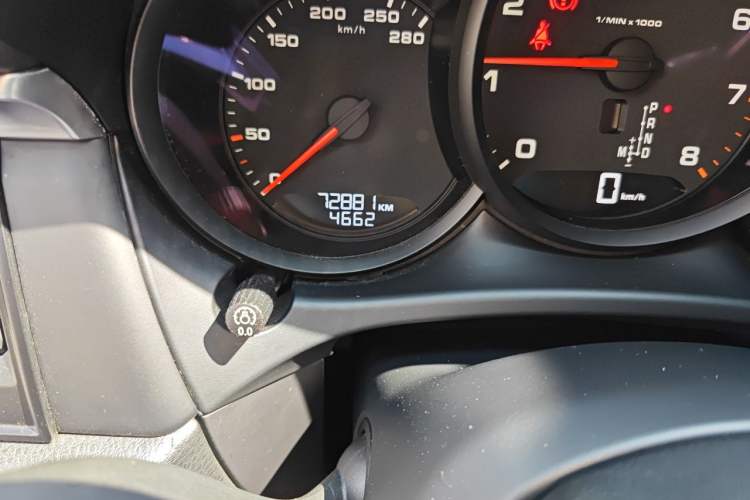 Used Porsche Macan 2018 Macan 2.0T Odometer Close Up
