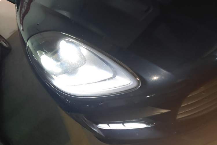 Used Porsche Macan 2018 Macan 2.0T Right Front Headlight
