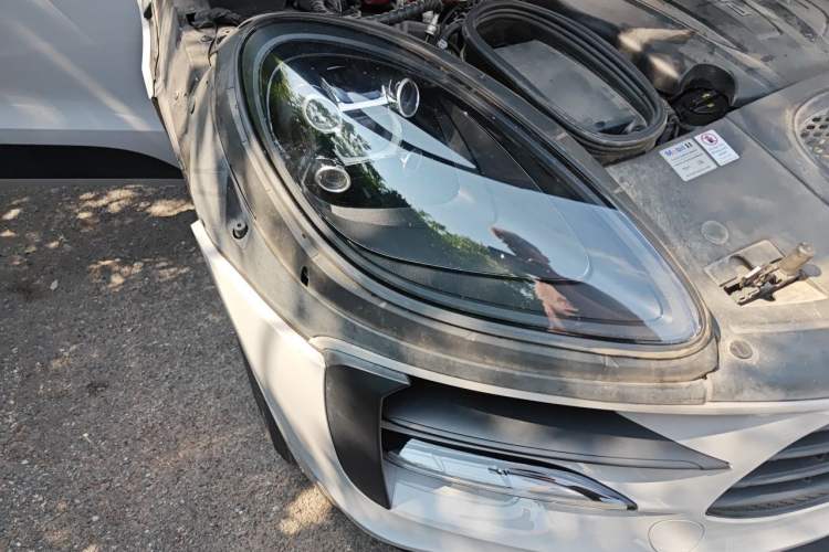 Used Porsche Macan 2018 Macan 2.0T Right Front Headlight