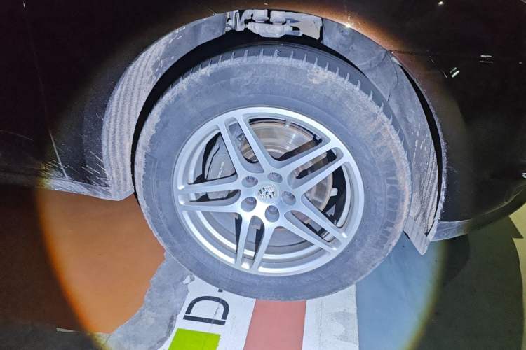 Used Porsche Macan 2018 Macan 2.0T Right Front Wheel Hub