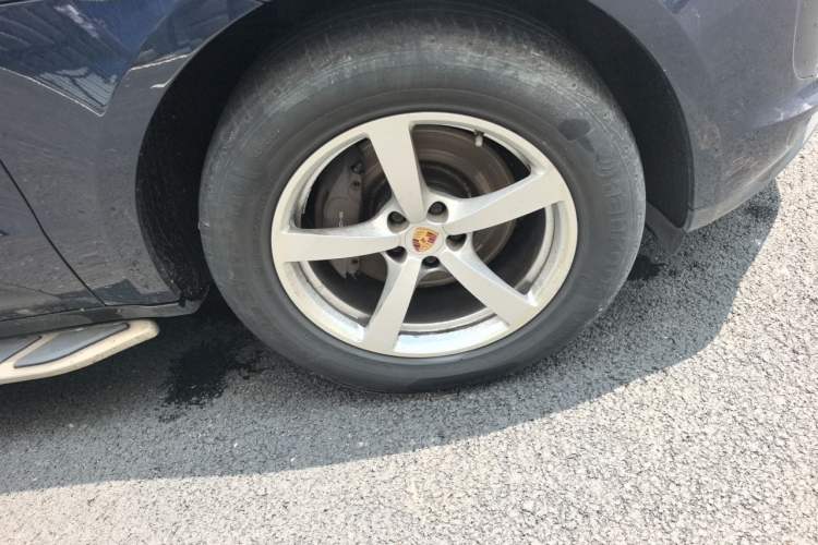 Used Porsche Macan 2018 Macan 2.0T Right Front Wheel Hub