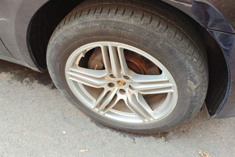 Used Porsche Macan 2018 Macan 2.0T Right Front Wheel Hub