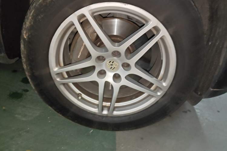 Used Porsche Macan 2018 Macan 2.0T Right Front Wheel Hub