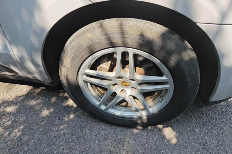 Used Porsche Macan 2018 Macan 2.0T Right Front Wheel Hub