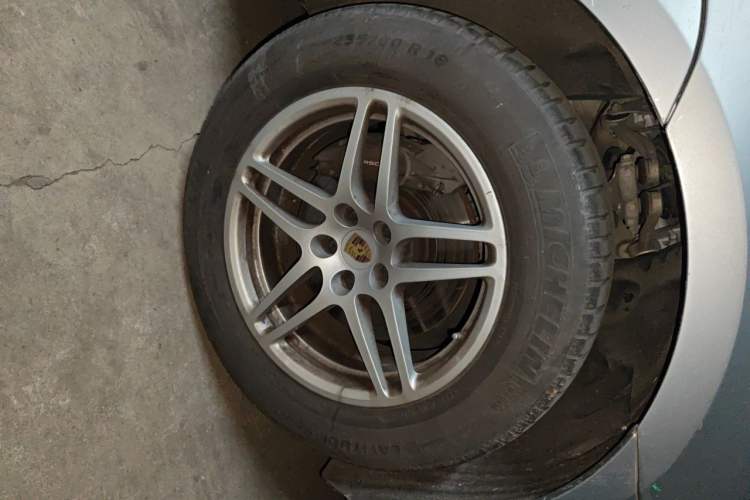 Used Porsche Macan 2018 Macan 2.0T Right Front Wheel Hub