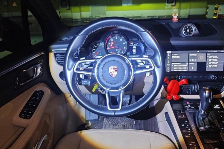 Used Porsche Macan 2018 Macan 2.0T Steering Wheel
