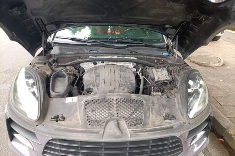 Used Porsche Macan 2018 Macan 2.0T Engine Bay