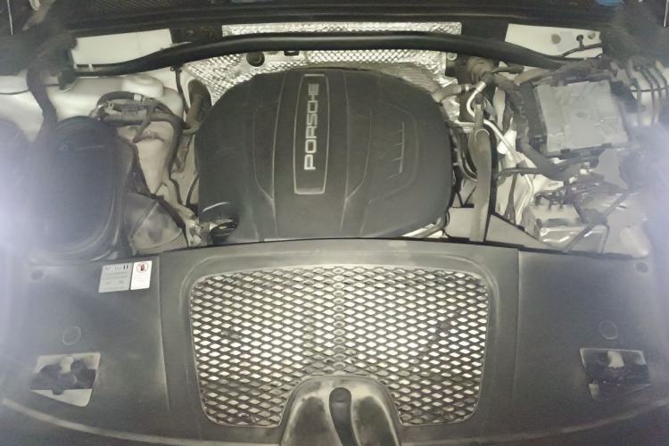 Used Porsche Macan 2018 Macan 2.0T Engine Bay