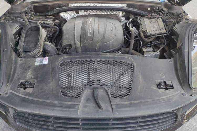 Used Porsche Macan 2018 Macan 2.0T Engine Bay