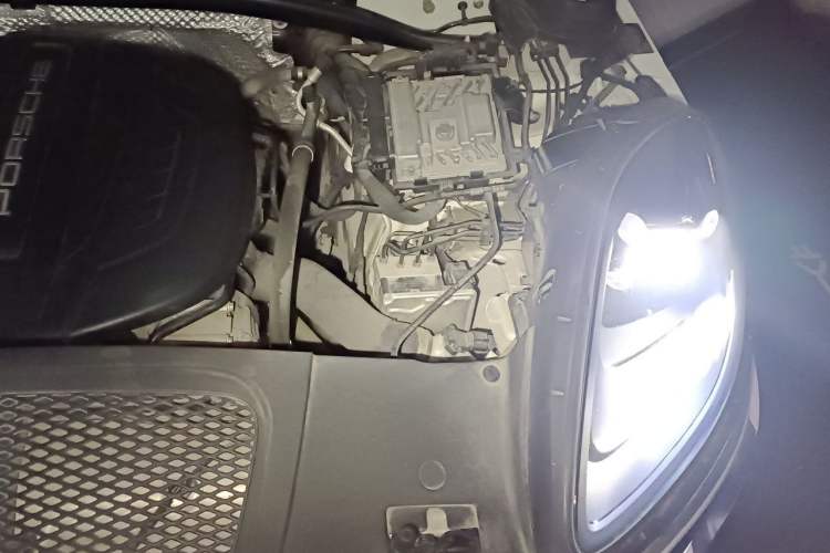 Used Porsche Macan 2018 Macan 2.0T Engine Bay Left