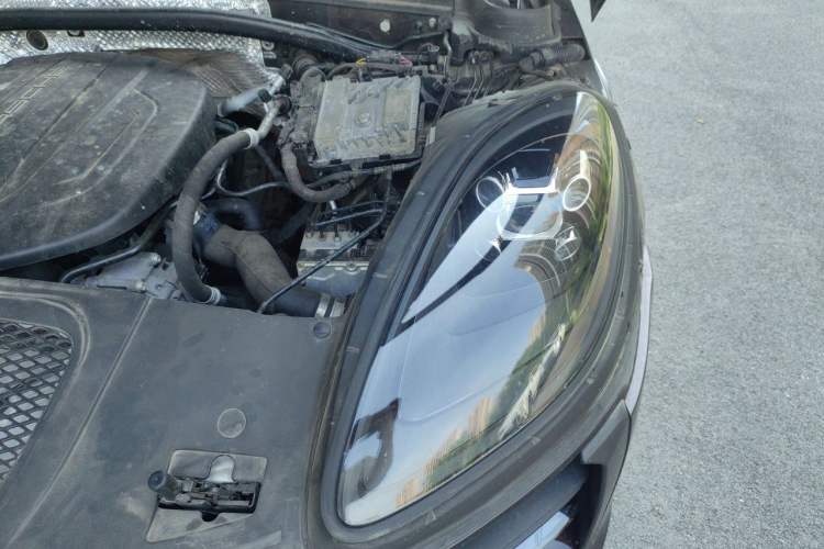 Used Porsche Macan 2018 Macan 2.0T Engine Bay Left
