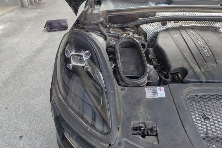 Used Porsche Macan 2018 Macan 2.0T Engine Bay Right