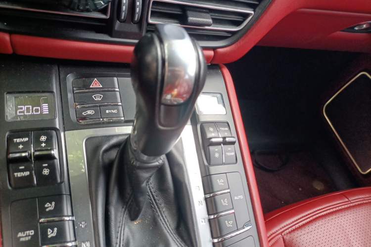 Used Porsche Macan 2018 Macan 2.0T Gear Lever