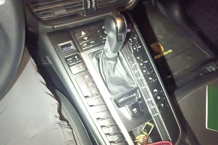 Used Porsche Macan 2018 Macan 2.0T Gear Lever