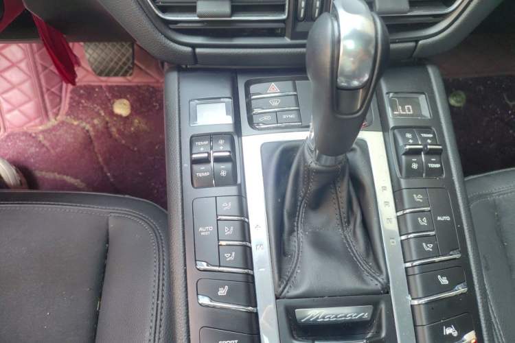 Used Porsche Macan 2018 Macan 2.0T Gear Lever