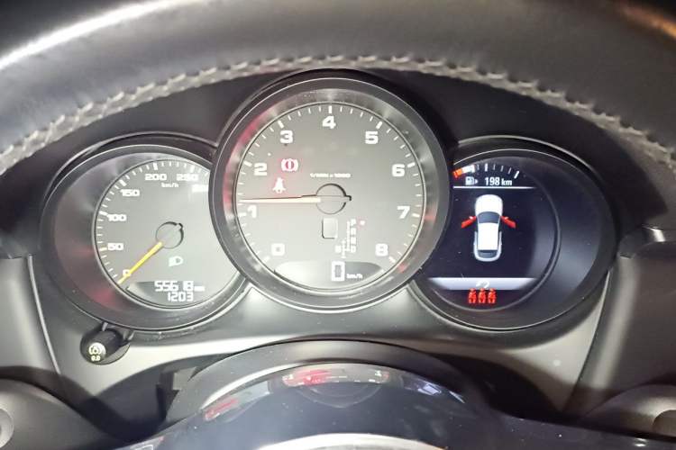 Used Porsche Macan 2018 Macan 2.0T Instrument Cluster