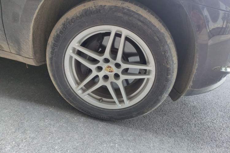 Used Porsche Macan 2018 Macan 2.0T Right Front Wheel Hub