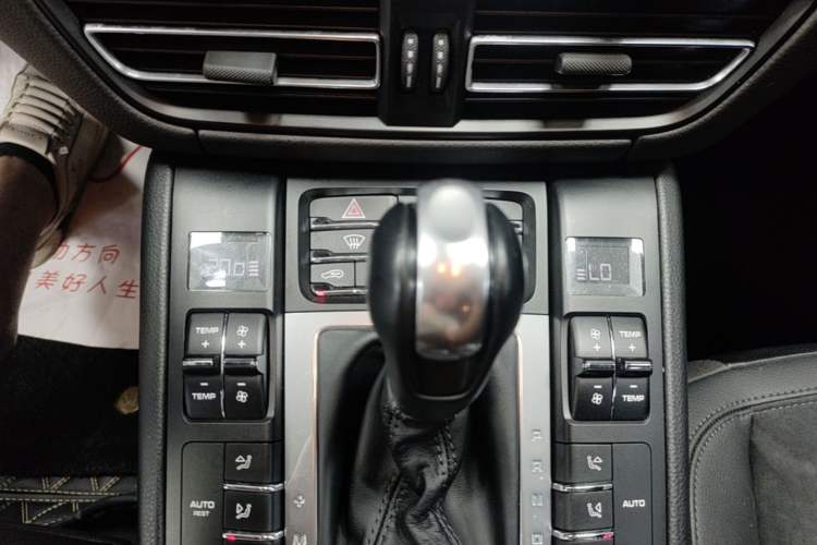 Used Porsche Macan 2018 Macan 2.0T Audio And AC Panel