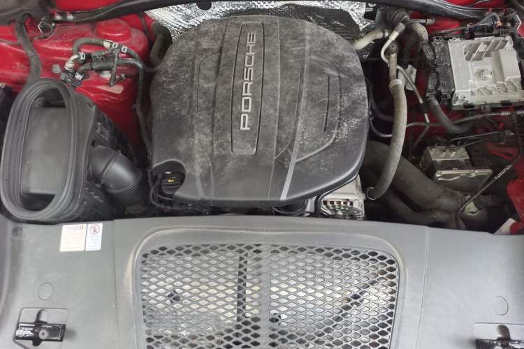Used Porsche Macan 2018 Macan 2.0T Engine Bay